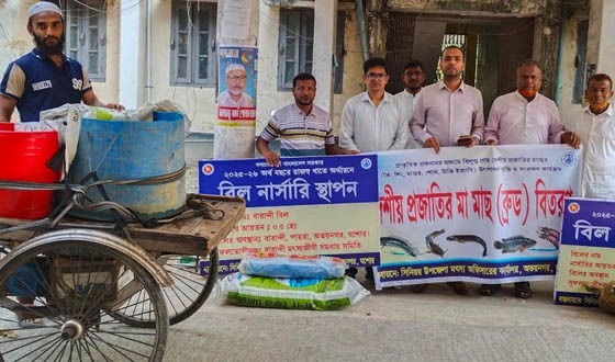 অভয়নগরে দেশীয় প্রজাতির মা মাছ ও খাবার বিতরণ