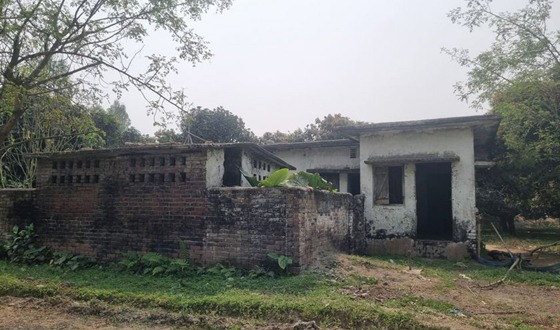 কৃষি বিভাগের পরিত্যক্ত বিএস কোয়ার্টারগুলো মাদকসেবীদের চারণভূমি
