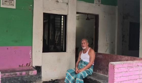 মাটি কাটতে বাধা দেওয়ায় বসতবাড়িতে হামলা, ভাঙচুরের অভিযোগ