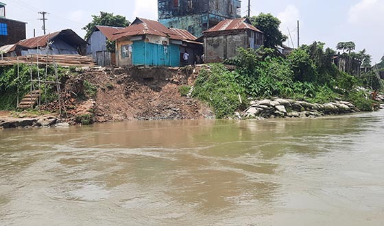 মেঘনার ভাঙ্গনে বিলীনের আশঙ্কায় চাতলপাড় চকবাজার