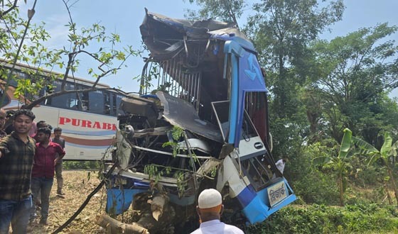 কক্সবাজার-চট্টগ্রাম মহাসড়কে ভয়াবহ দুর্ঘটনা, নিহত ৪, আহত ৩০