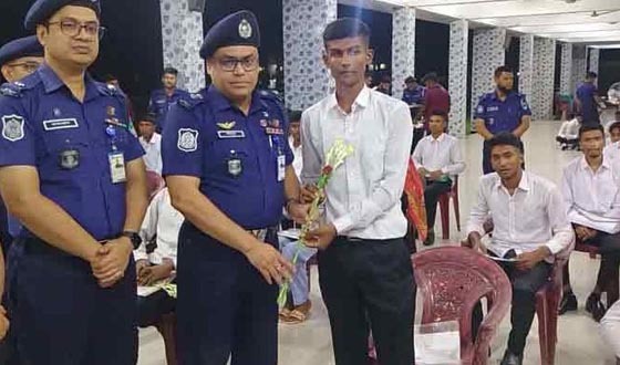 ঝিনাইদহে বিনা টাকায় পুলিশের চাকরি পেলেন ৩৩ জন