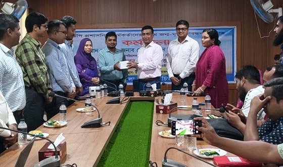 নিরাপদ কর্মপরিবেশ নিশ্চিতের দাবিতে ফারিয়ার মানববন্ধন