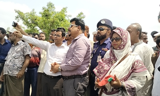 বাগমারায় ১৪ কিলোমিটার খাল পুনঃখনন কাজ পরিদর্শনে ত্রাণ সচিব