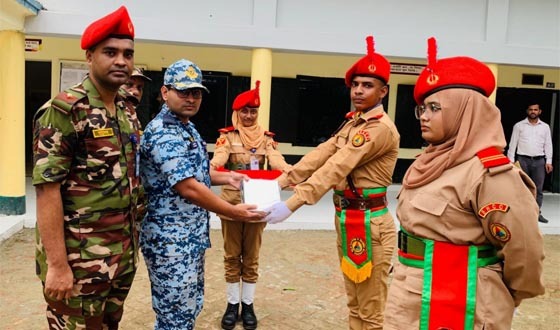 বিএনসিসি প্লাটুন পরিদর্শন করলেন কর্ণফুলী রেজিমেন্ট এ্যাডজুটেন্ট