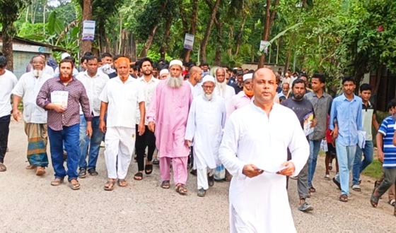 বাবুগঞ্জে ভ্যান র‌্যালি করে গণসংযোগ করলেন চেয়ারম্যান প্রার্থী শিহাব