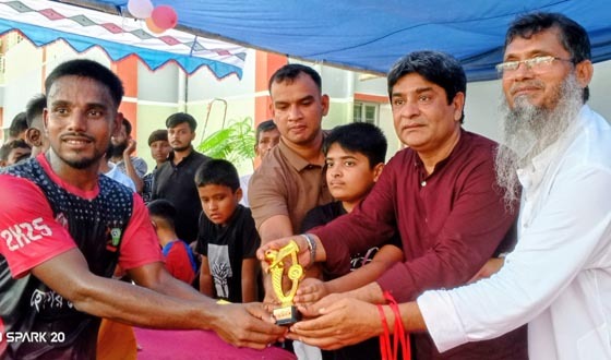 শাহেদ হাজারী ডিগ্রী কলেজ মাঠে ফুটবল টুর্নামেন্টের উদ্বোধন
