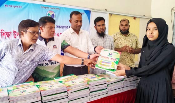শেরপুরে ডপস সদস্যদের মূল্যায়ন পরীক্ষা ও শিক্ষা উপকরণ বিতরণ