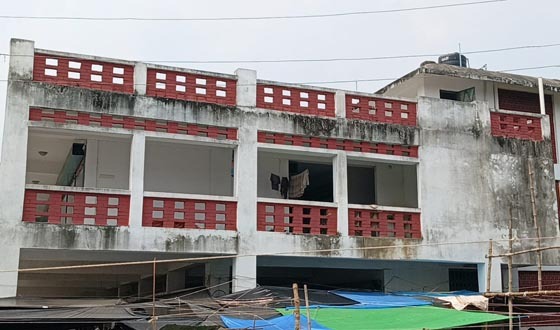 কালীগঞ্জে কর্তৃপক্ষের গাফিলতিতে ৬ বছরে চালু হয়নি হাটচাঁদনী