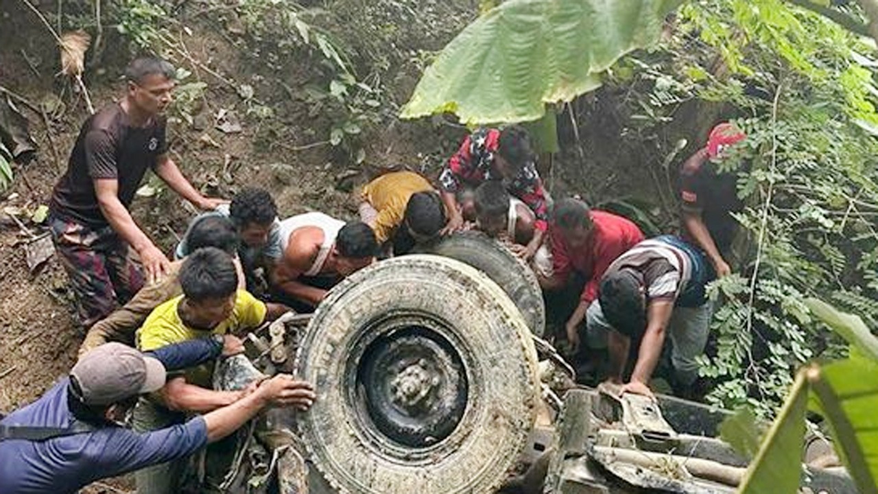 বান্দরবানের থানচিতে জিপ উল্টে নিহত ২ পর্যটক