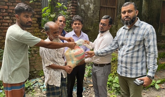 তালপাতা আর দোয়াত-কালির সেই শিক্ষকের বাড়িতে ইউএনও