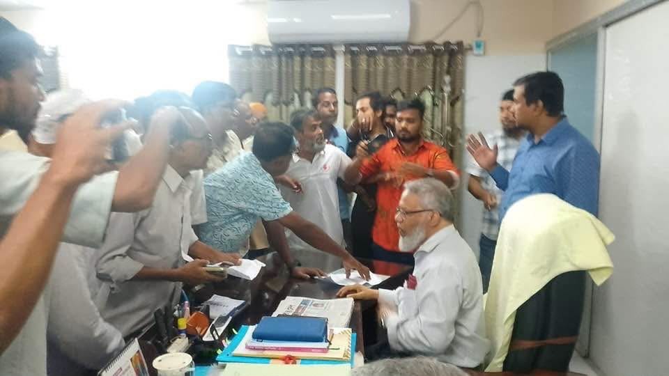 রামেবি ভিসি ও কর্মকর্তাকে পদত্যাগে বাধ্য করার অভিযোগ