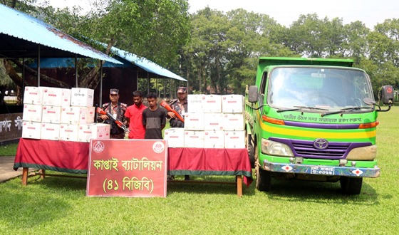 চট্টগ্রামের রাঙ্গুনিয়ায় অবৈধ সিগারেট ও ডাম্পার ট্রাকসহ গ্রেফতার ২