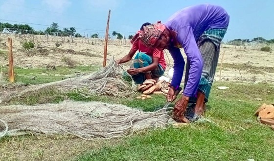 কলাপাড়ায় জেলে কার্ড তালিকা যাছাই-বাছাই ঝুলে আছে বছরের পর বছর