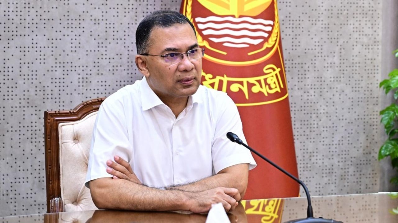 ঢাকার গণপরিবহনে শৃঙ্খলা ফেরাতে প্রধানমন্ত্রীর নির্দেশ