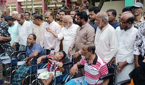 কালীগঞ্জে অসহায়দের হুইলচেয়ার ও নারীদের গাছের চারা বিতরণ
