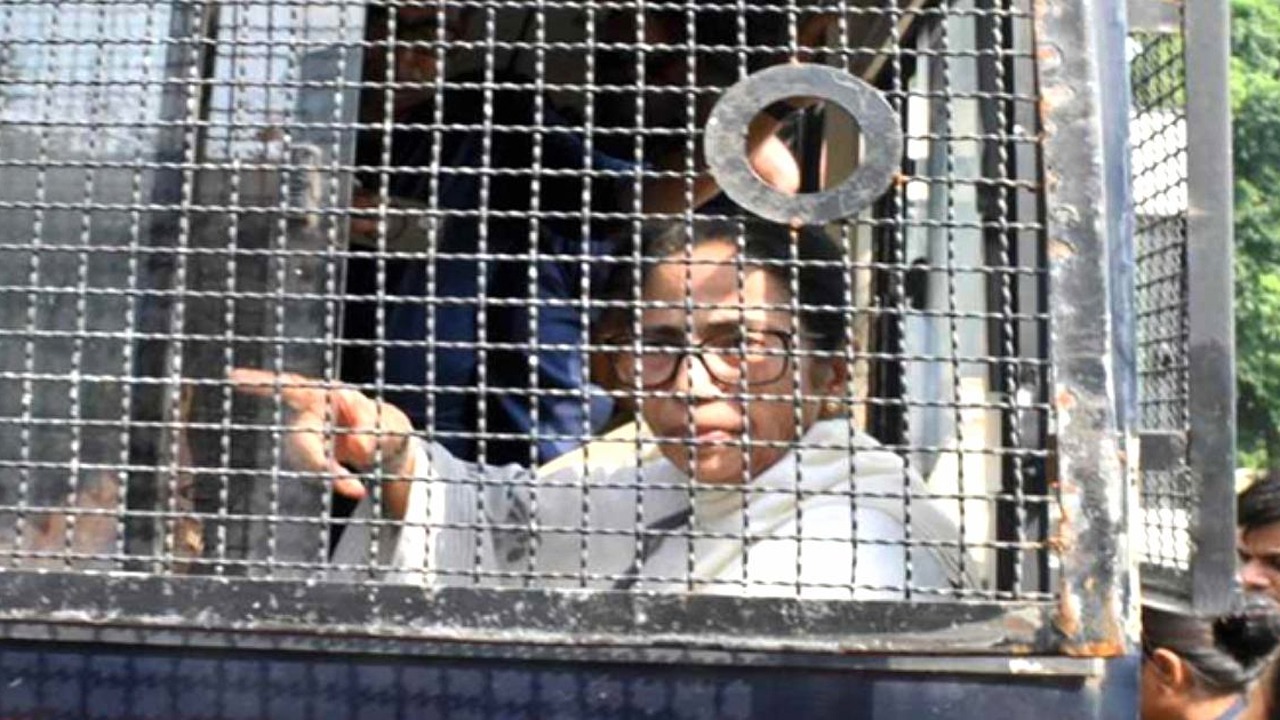 দিল্লি থেকে মমতা বন্দ্যোপাধ্যায় আটক