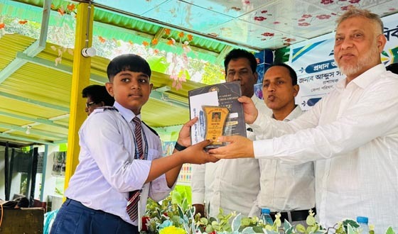 বালিয়াকান্দিতে কৃতী শিক্ষার্থীদের মেধাবৃত্তি প্রদান