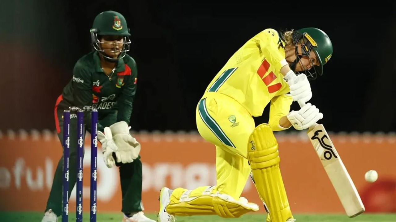 অস্ট্রেলিয়ার সামনে পাত্তাই পেলোনা নারীরা