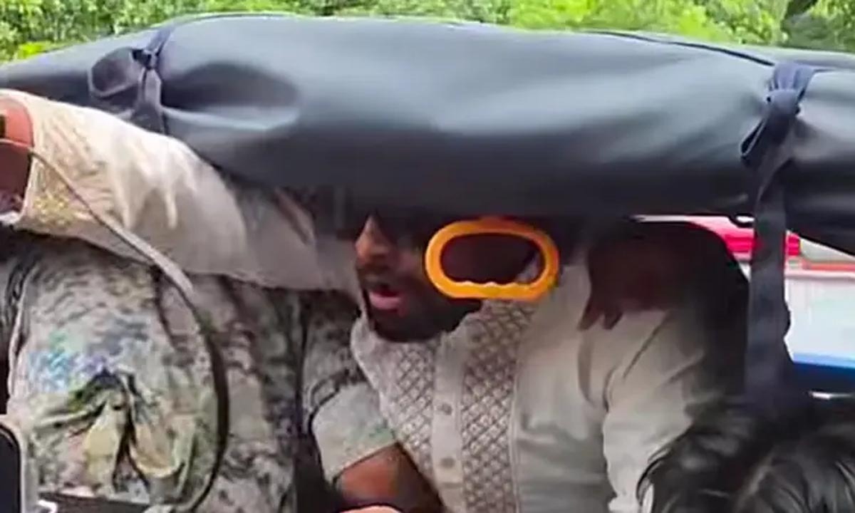 রবীন্দ্রনাথের গ্রাফিতিতে কালি দেওয়ার চেষ্টা, রাষ্ট্রদ্রোহ মামলায় গ্রেপ্তার ৪