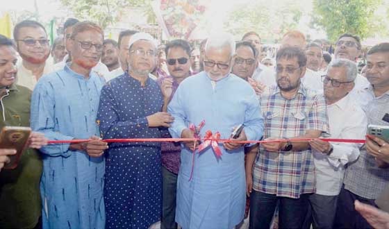 বীরগঞ্জ কলেজের প্রধান ফটক উদ্বোধন করলেন এমপি মনজুরুল