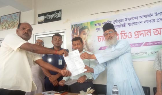আশাশুনির ১০৬ দুর্গাপূজা মন্দিরে চাউলের ডিও প্রদান