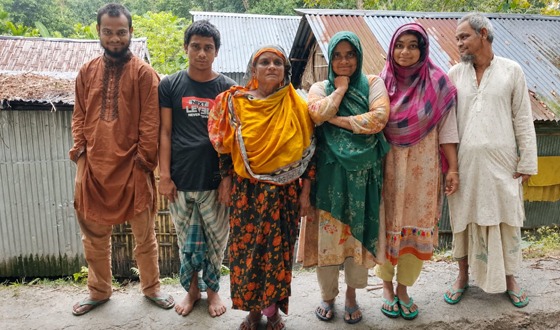 জীবনযুদ্ধে অসুস্থ দোলেনা মানসিক ভারসাম্যহীন স্বামী-সন্তানকে নিয়ে বেঁচে থাকার লড়াই