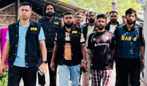 খুলনায় পুলিশ পরিদর্শককে চাপাতি দিয়ে জখম, গ্রেফতার ২
