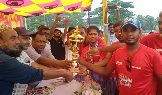 কলাপাড়ায় মেয়েদের হাডুডু ও ছেলেদের ফুটবল প্রতিযোগিতা
