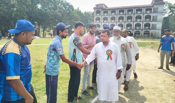 সিরাজদিখানে ক্রিকেট টুর্নামেন্টের উদ্বোধন