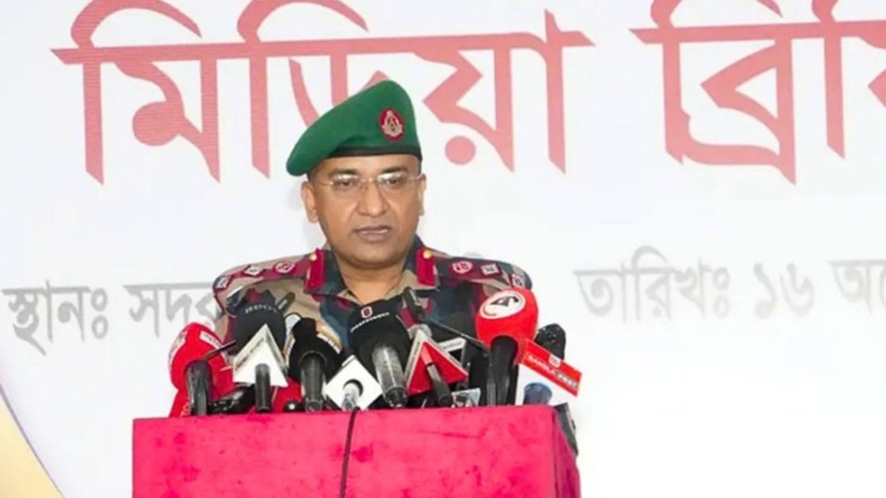 আটক দুই পুলিশ সদস্যকে বিজিবির কাছে হস্তান্ত বিএসএফ-এর