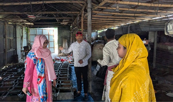 বাঘায় ৪ করাখানায় অভিযানে ভেজাল গুড় জনস্মুখে ধ্বংশ, জরিমানা