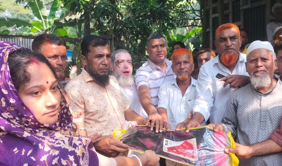 সৈয়দপুরে চেয়ারম্যান প্রার্থী কাজী ইকবালের শারদীয় উপহার