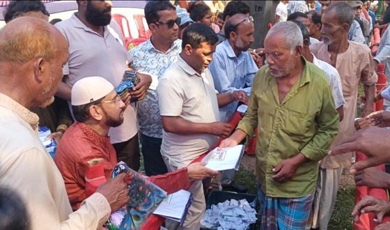 পিনাক চৌধুরী এমপি'র ব্যক্তিগত তহবিল হতে বস্ত্র বিতরণ অব্যাহত