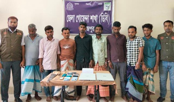 নবাবগঞ্জে ডাকাতির ঘটনায় সাবেক চেয়ারম্যানসহ গ্রেপ্তার ৮