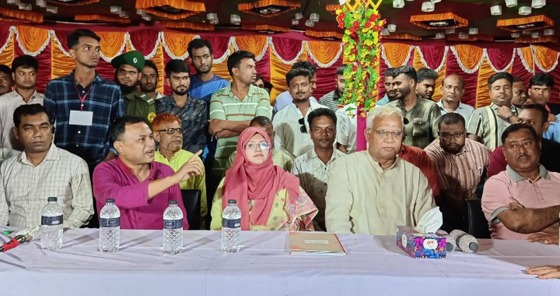পুজা মন্ডপ পরিদর্শন করেন মন্ত্রী ডা: জাহিদ হোসেন