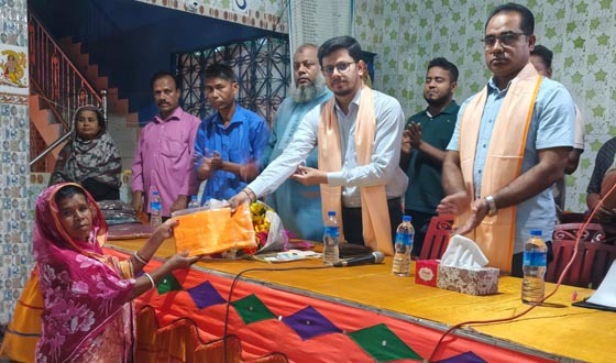 লক্ষ্ণীছড়িতে শারদীয় দুর্গাপূজায় প্রধানমন্ত্রীর উপহারের শাড়ি বিতরণ