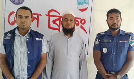 দৌলতপুরে মাদ্রাসার তৃতীয় শ্রেণির ছাত্রীকে যৌন নিপীড়নের চেষ্টার অভিযোগে শিক্ষক আটক