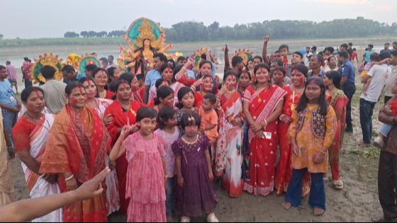 লালপুরে ৪৬ মণ্ডপে প্রতিমা বিসর্জন, সম্প্রীতির আবহে দুর্গোৎসবের সমাপ্তি