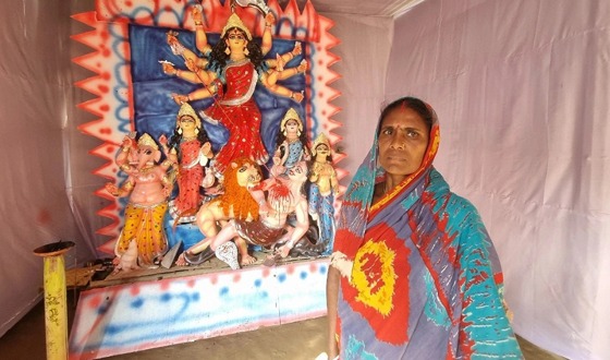 প্রতিমা বিসর্জন না দেওয়ায় হিন্দু সম্প্রদায়ের মধ্যে আলোচনা তৈরি হয়েছে