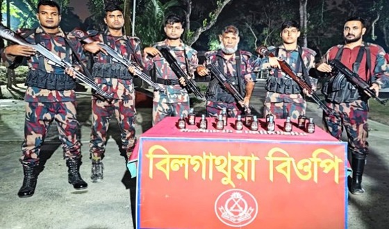 দৌলতপুর সীমান্তে বিজিবির অভিযানে ভারতীয় মদ ও ট্যাপেন্টাডল ট্যাবলেট উদ্ধার