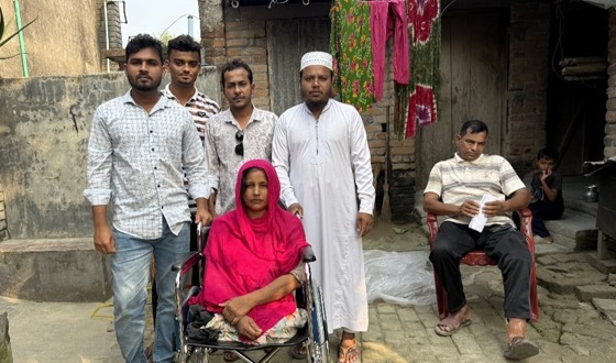 কালীগঞ্জে দুই পা হারানো অসহায় রুনা বেগমের পাশে দাঁড়াল সদর উদ্দিন ফাউন্ডেশন