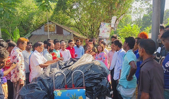 দুর্গাপুরে ২০ বস্তা সার জব্দ, ভ্যানচালককে জরিমানা
