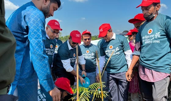 হাটহাজারী উপজেলা প্রশাসনের বৃক্ষ রোপণ কর্মসূচির উদ্বোধন