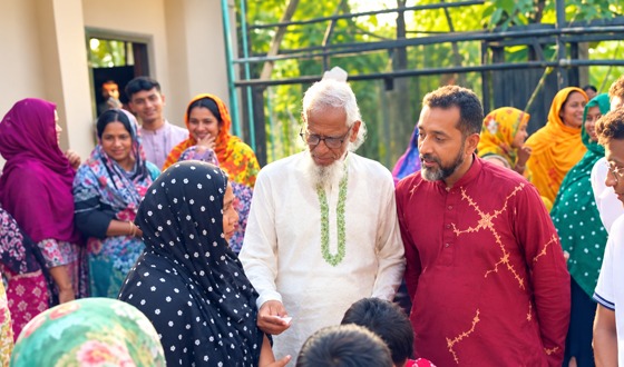 কালীগঞ্জে অগ্নিকাণ্ডে সর্বস্ব হারানো পরিবারকে আর্থিক সহযোগিতা