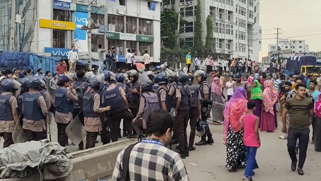কোনাবাড়ী থেকে চন্দ্রা পর্যন্ত সব পোশাক কারখানা ছুটির ঘোষণা