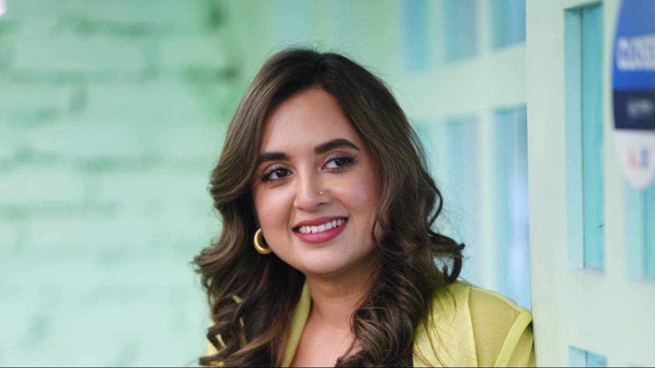 ব্রেন টিউমারের চিকিৎসা শেষে শুটিংয়ে ফিরলেন তানিয়া বৃষ্টি