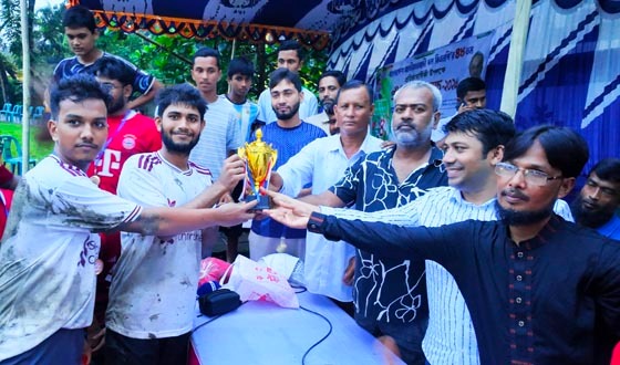 বিএনপির প্রতিষ্ঠাবার্ষিকীতে বাবুগঞ্জে প্রীতি ফুটবল ম্যাচ