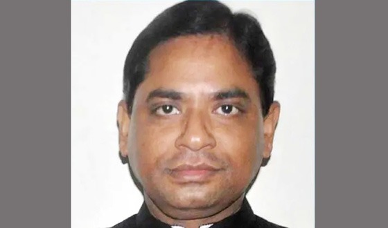 দানব হারিছকে রাজনীতিতে প্রতিষ্ঠিত করতে মরিয়া তার ক্যাডার বাহিনী
