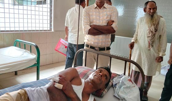 ক্ষেতলালে ইউপি সদস্যকে ছুরিকাঘাতের অভিযোগ